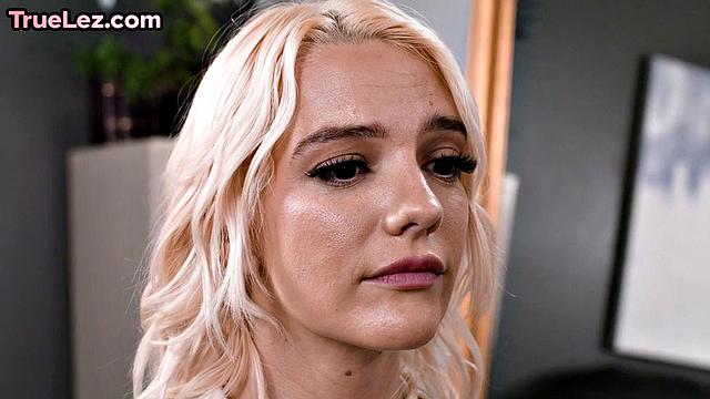 Gushing lesbians fingering