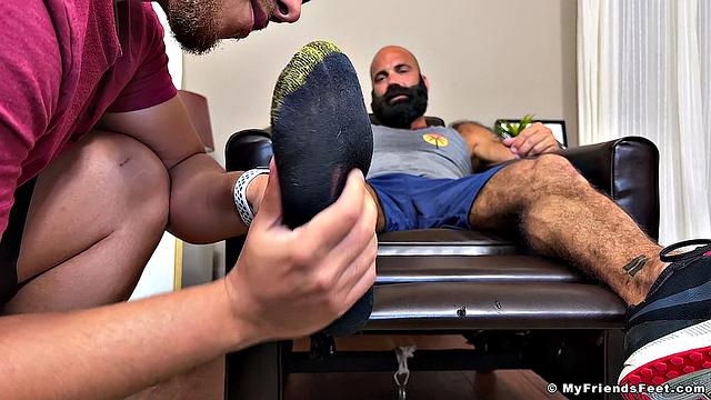 Lando's New Foot Buddy - Lando