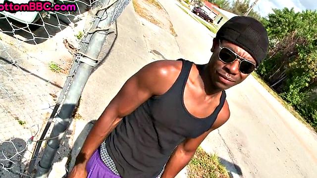 Ebony amateur thug public fucked outdoor by white 