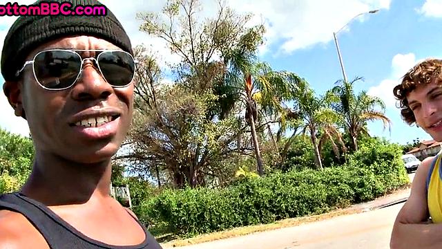 Ebony amateur thug public fucked outdoor by white 