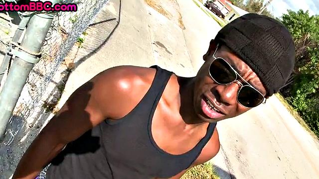 Ebony amateur thug public fucked outdoor by white 