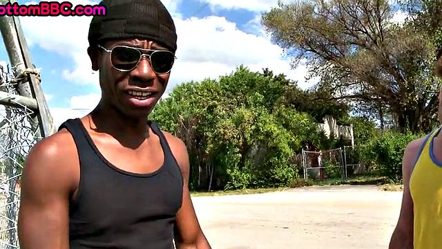 Ebony amateur thug public fucked outdoor by white 