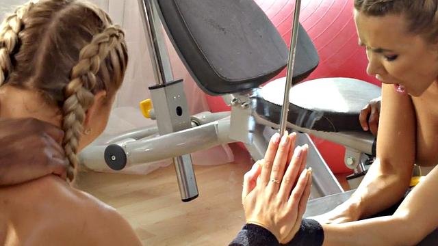 Gym babe cockriding in interracial duo before dick sucking