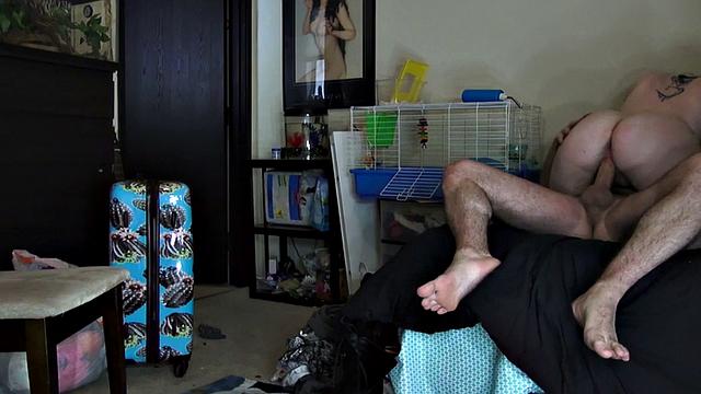 Deepthroat bigtits inked slut rides BWC in amateur video