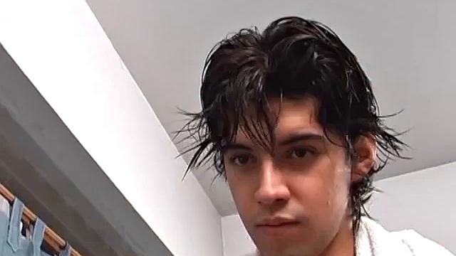 Sporty Twinks Get Turned On Looking At Dicks! - Alan Aimar &amp; Tiago Rios