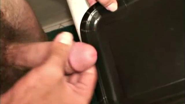 Джеймс на втором раунде: страстный гей минет с горячей разрядкой в конце.