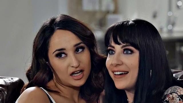 Bisexual 21yo girls pussyfucked in facesitting MMFF orgy