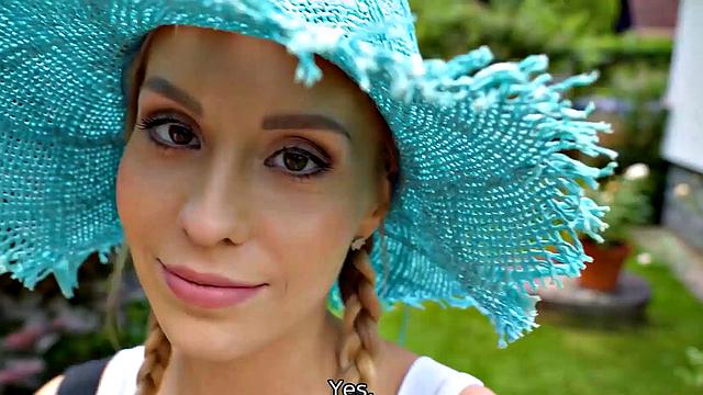 татуированная жена с хвостиками трахается на природе в pov