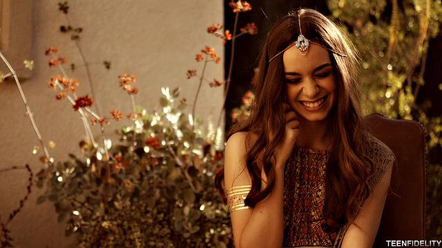 тали дова получает глубокий трах в волосатую киску на закате