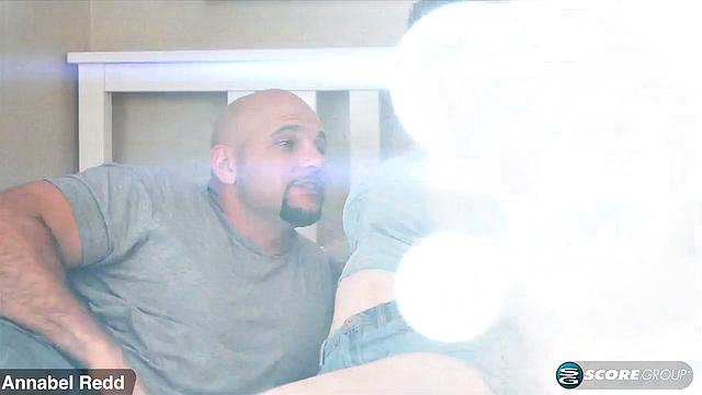 аннабел редд заводит своим телом и умением в постели