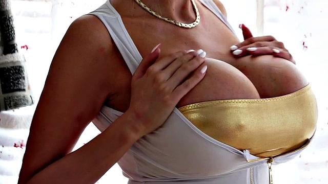 Sandra Star's bathroom romp