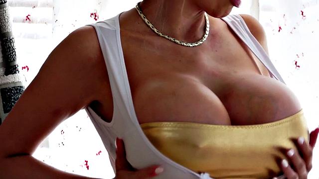 Sandra Star's bathroom romp