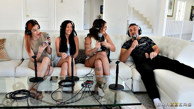 Три порнозвезды соблазняют Keiran Lee и устраивают групповуху на подкасте ZZCast.