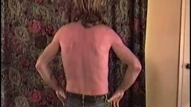 john reed дрочит член и заливает спермой