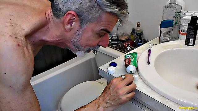 Huge Armpit Sniffer - DADDY GIANT 13 Starring Richard Lennox