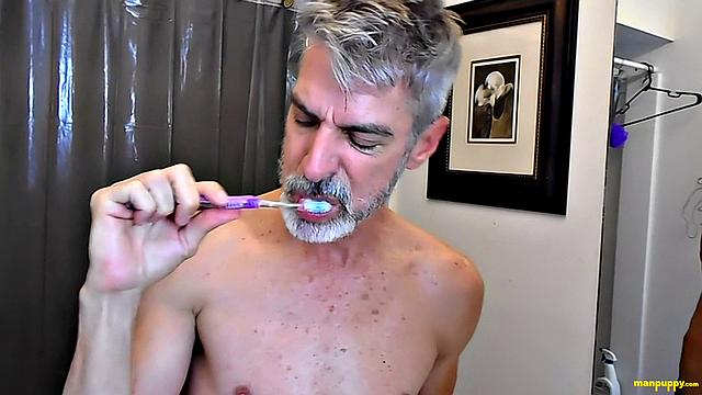 Huge Armpit Sniffer - DADDY GIANT 13 Starring Richard Lennox