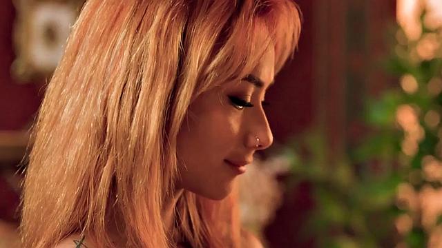 21yo Lesbos finger each other