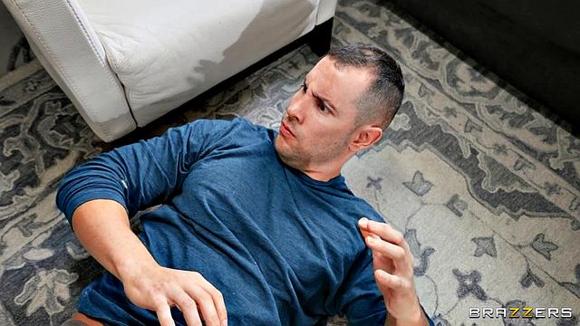 Смотри, как подруга устраивает измену прямо на кухне и получает по заслугам от Джорди Лав и Duncan Saint вместе с Nadia White.