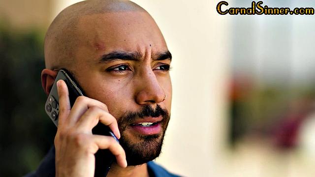 Сисястая блондинка на коне - парень готов к безумному заезду!