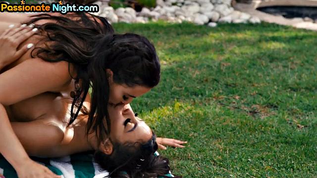 Outdoor ethnic pussylicking with goddesses