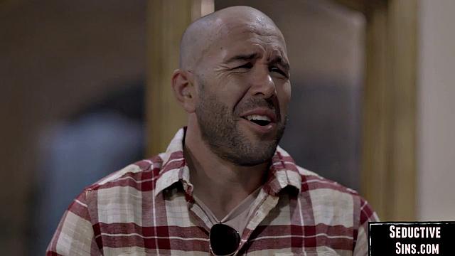 Блондинка с аппетитной фигурой отдается любовнику раком после кунилингуса.