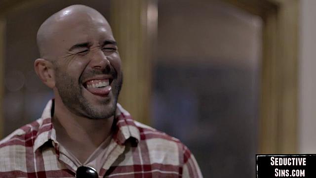 Блондинка с аппетитной фигурой отдается любовнику раком после кунилингуса.