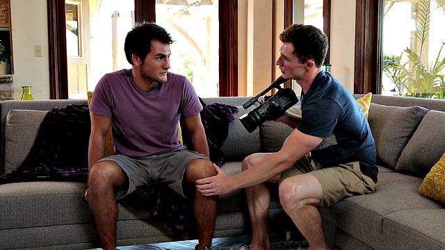 Amateur jock gets fucked in hairy asshole by boyfriend at home