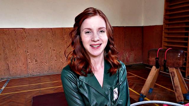 рыжая решила: для фитнеса секс куда веселее тренажёра