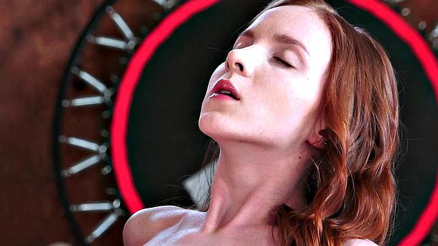 рыжая решила: для фитнеса секс куда веселее тренажёра