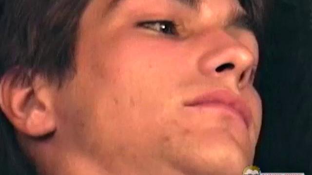 TJ не любит болтать - сразу дрочит свой здоровенный член на камеру