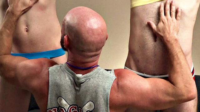 Muscled DILF assdrilled in 3some by 21yo twunks