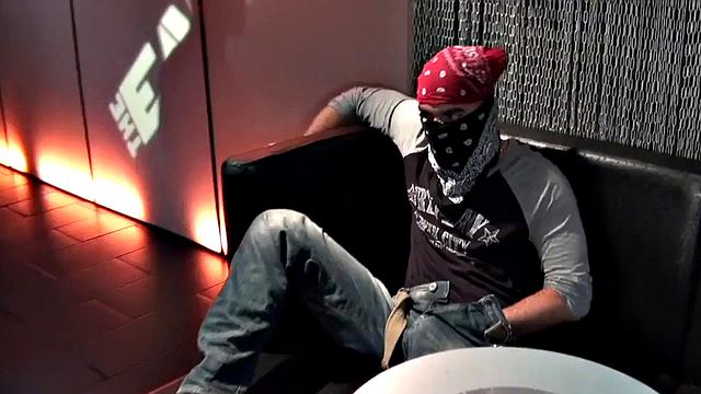 Real public skiing handjob