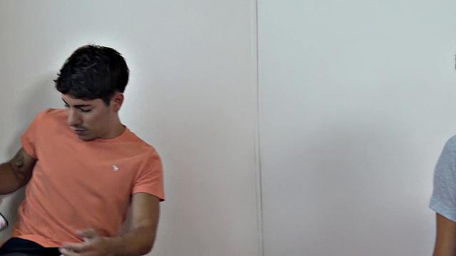 трое латиносов трахают друг друга в жопу без резинки на камеру