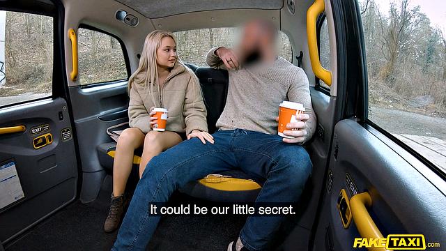 русская блондинка разносит кабину и заглатывает до капли