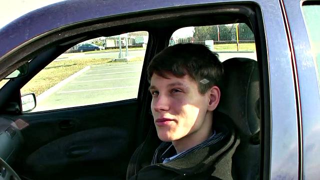 смотри, как стiв макс жестко трахаeт жирку долгого без резинки