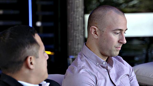 сводная сестра снимает домашку с братом, чтобы позлить бывшую