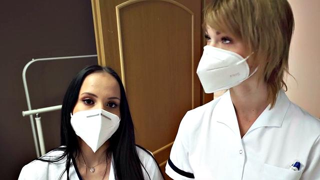 Hotel cleaner MILF deepthroating guest