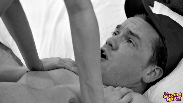 Мамка рассказывает про секс, а Бивер сразу ебет Эмили вживую