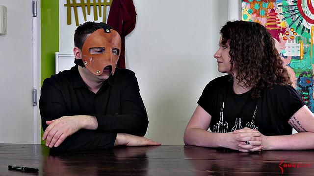 Пейдж Пирс жестко трахается в анал на столе