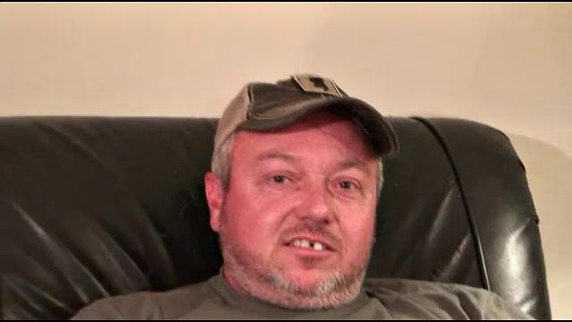 Джо дрочит свой стояк после тяжелого дня