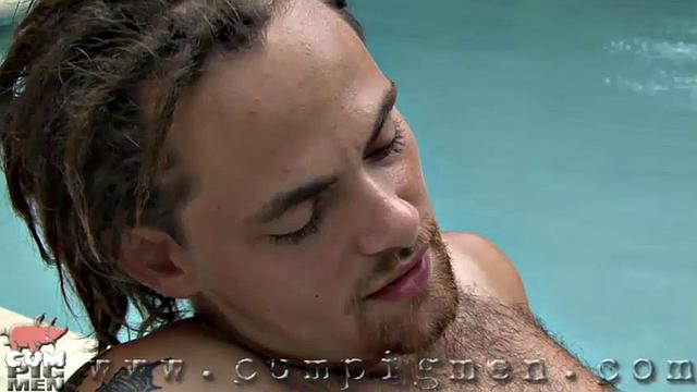 камерон сосёт татуированный член рокки и глотает сперму