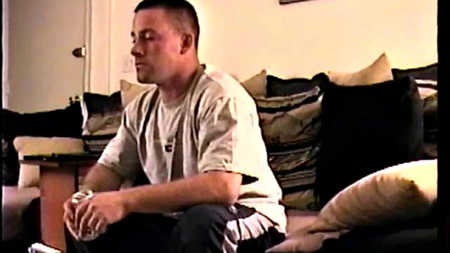 Джастин дрочит и второй раз кончает на камеру