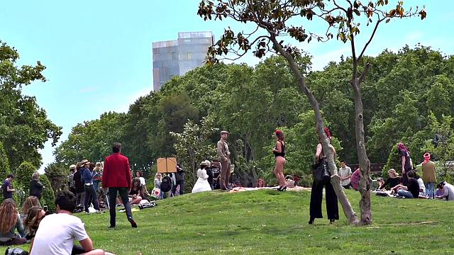 Redhead domina n lord showing their naked babe sub in public