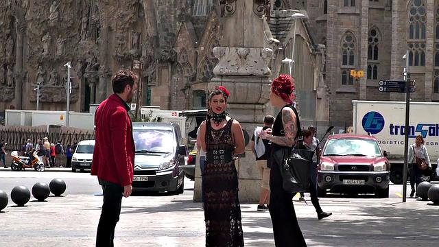 Redhead domina n lord showing their naked babe sub in public