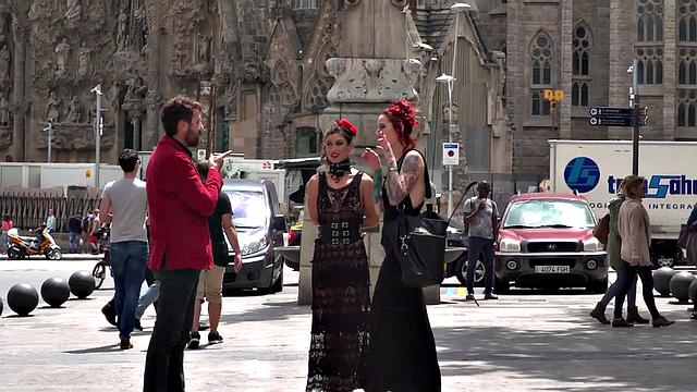 Redhead domina n lord showing their naked babe sub in public