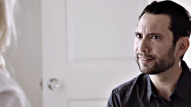 Соблазнительная в белье сначала отсасывает, потом села и устроила ралли