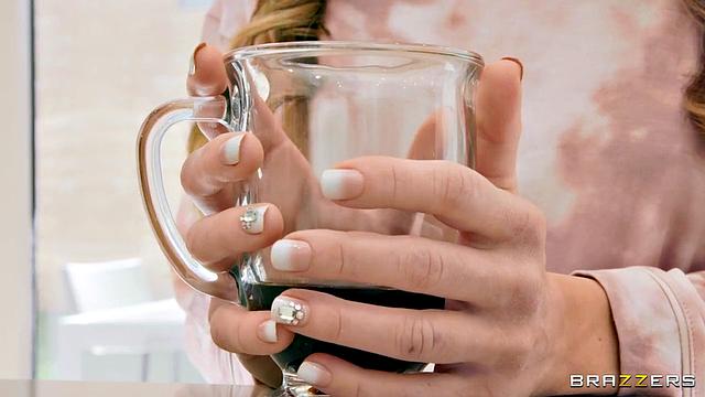 Кендалл Кайден потеет от дикого секса с Кираном Ли в спальне, пока ее тело жаждет еще больше удовольствия.