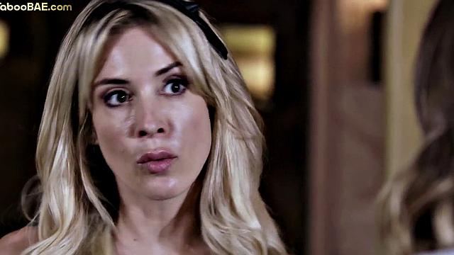 Stunning lesbo babes 3way muffdiving with MILF on couch