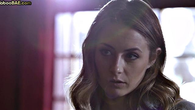 Stunning lesbo babes 3way muffdiving with MILF on couch