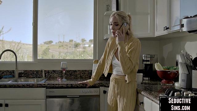 Nasty blondie pussylicked until orgasm